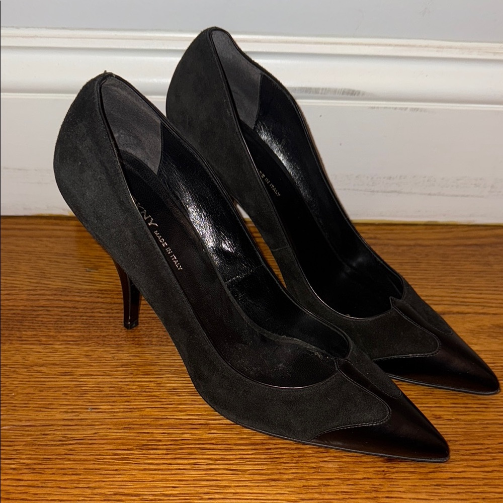 DKNY Black Suede and leather Women's Pumps size 8 brand new